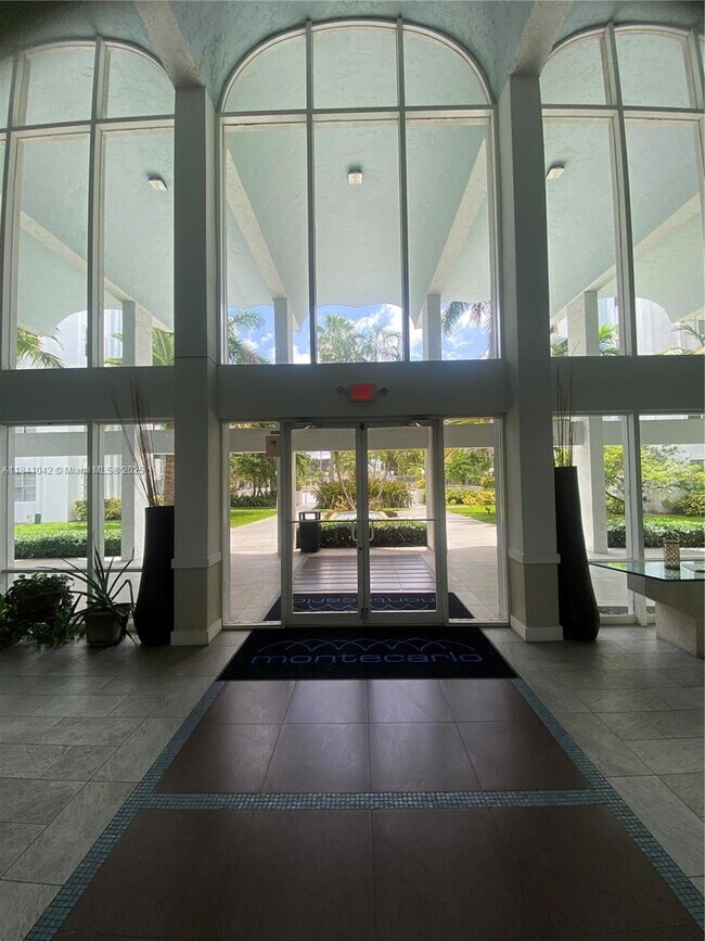 Foto del edificio - 488 NW 165th St