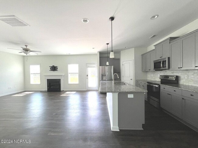 Building Photo - 885 Carolina Rd