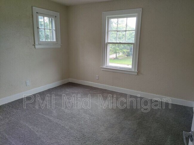 Foto del edificio - 200 W McClellan St