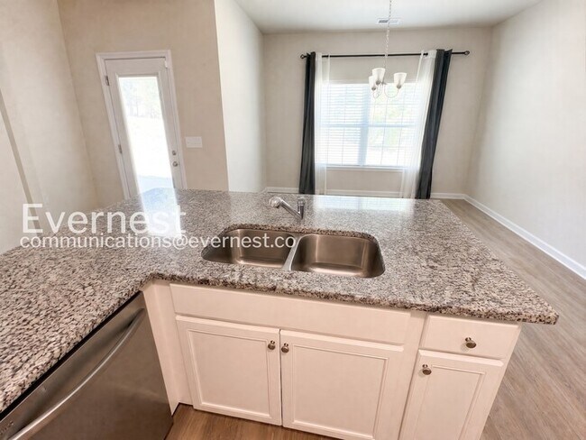 Building Photo - 3-Bed/2.5-Bath/ Pet Friendly/Available Soon!