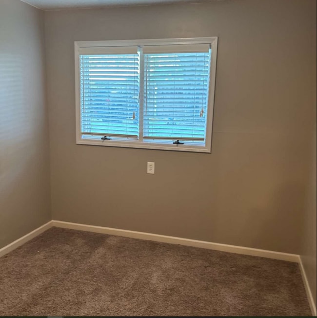 Building Photo - 173 Pinewood Cir