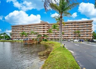Building Photo - 250 Jacaranda Dr