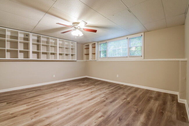 Building Photo - 5160 St Claire Pl