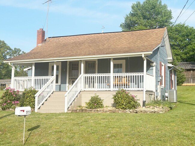Foto del edificio - Maryville 37803 - 1 bedroom, 1 bath home  - Contact Jeremy Logan 865-307-2273