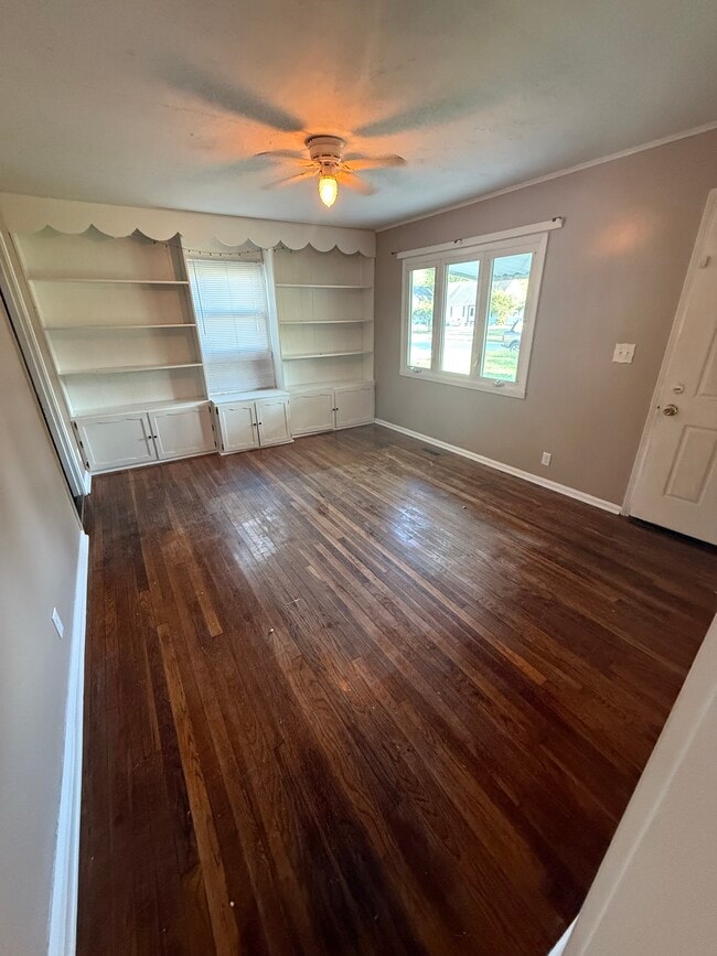 Building Photo - 806 Lonsvale Dr