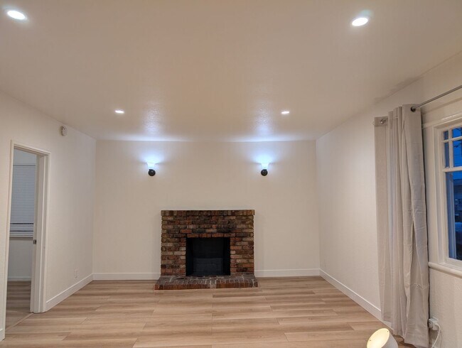 Foto del edificio - Newly Remodeled 2BR Home in Oakland’s Frick Neighborhood