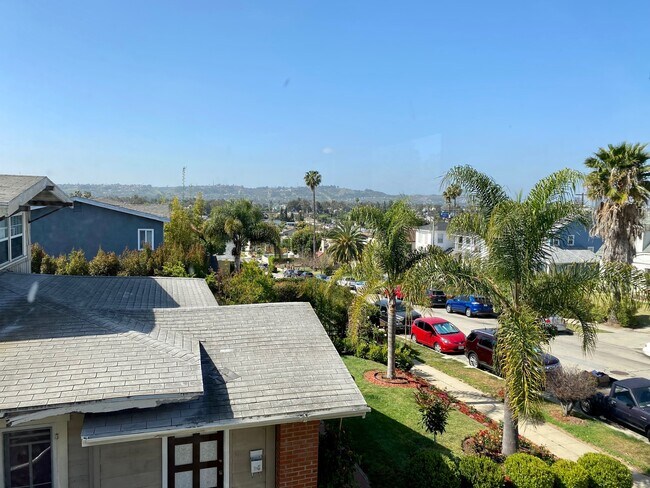 Building Photo - 1916 S Longwood Ave