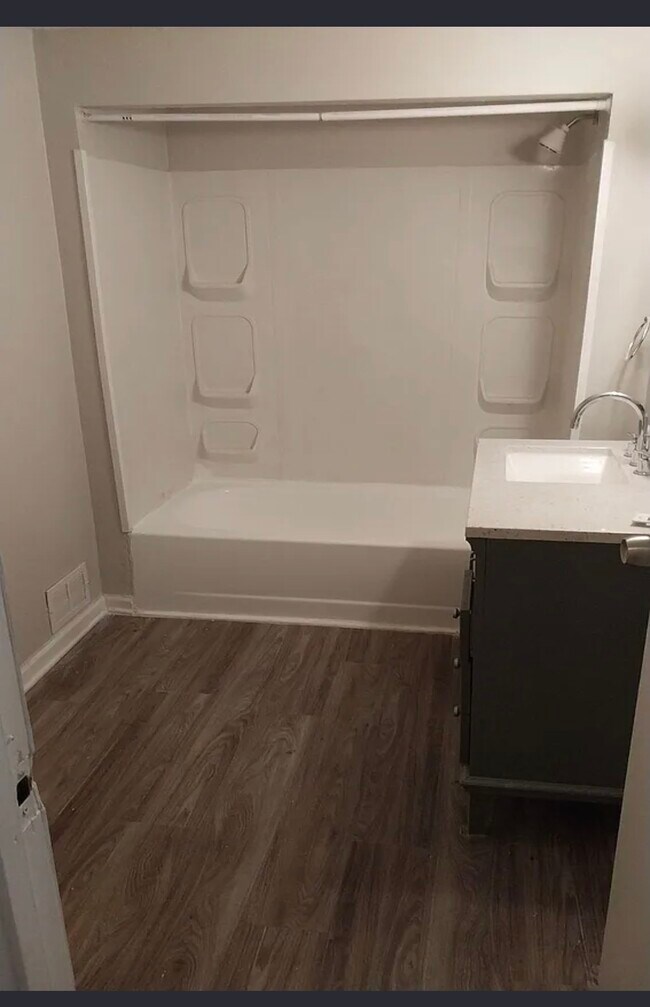 Foto del edificio - 5953 Meade Rd