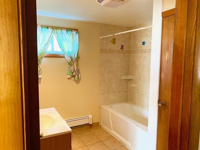 Building Photo - 16 Oakdale St