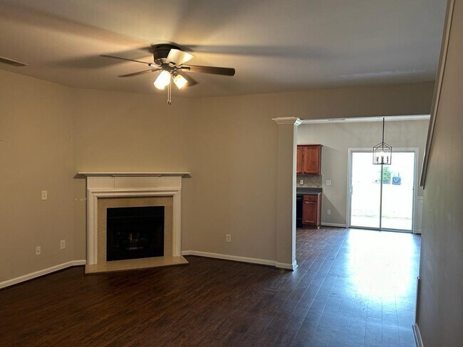 Foto del edificio - 2074 Lakeshore Overlook Cir NW