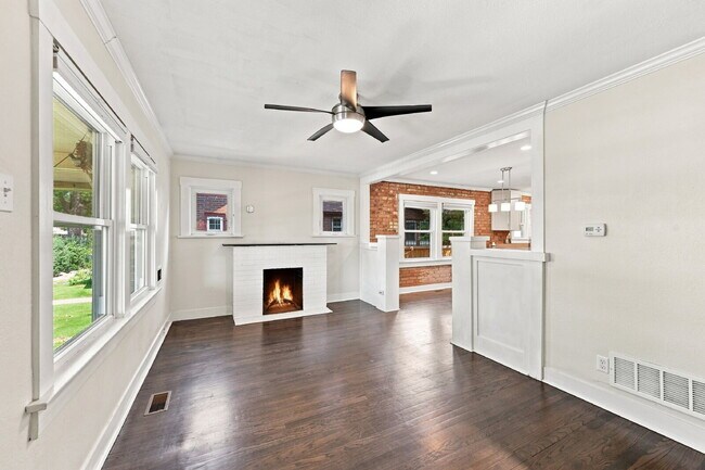 Building Photo - $3,395.95-  3 Bed, 2 Bath Home in Denver with Private Outdoor Area!