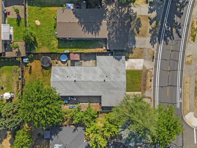 Building Photo - 3003-3003 Juanipero Way