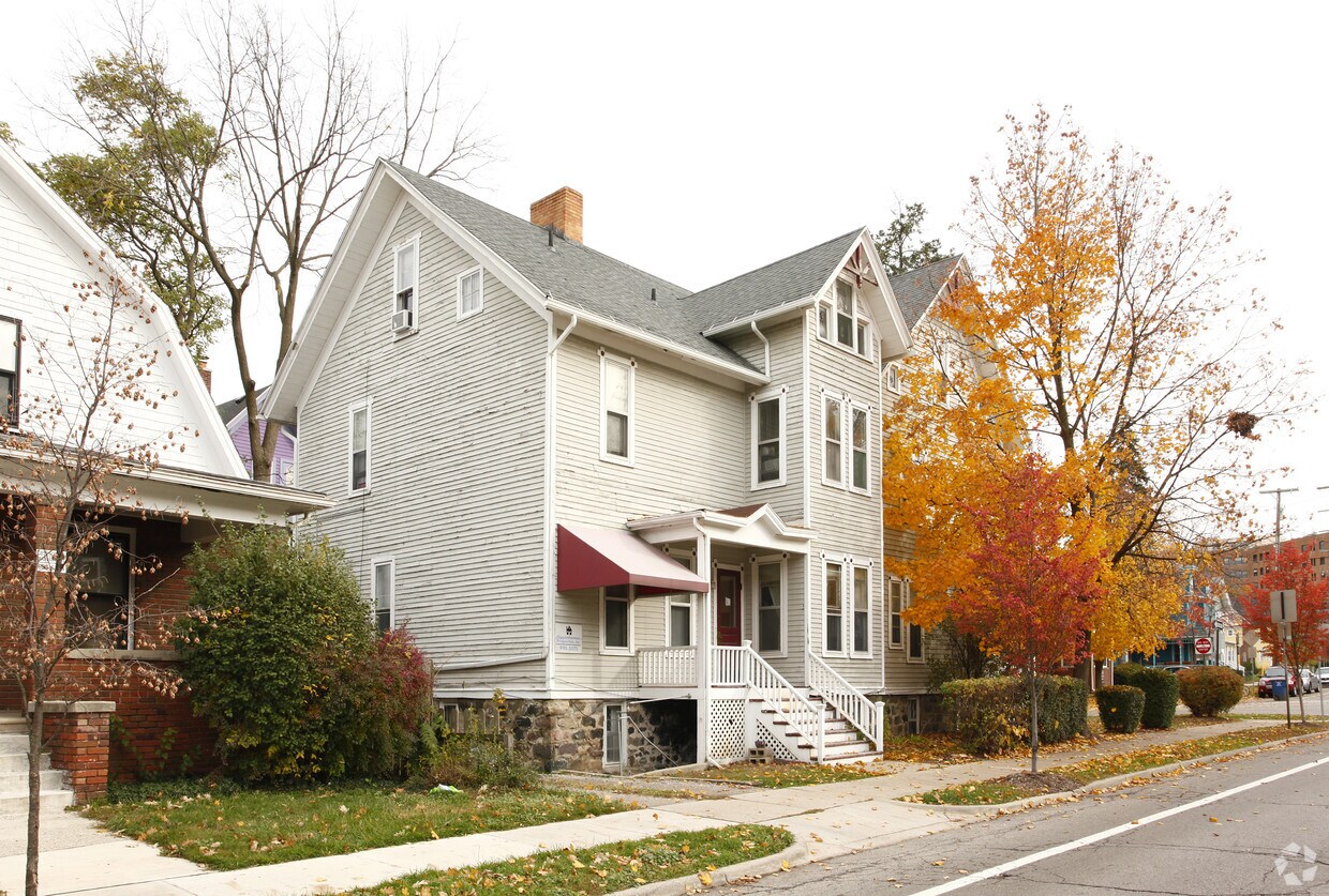 Building Photo - 301 N State St