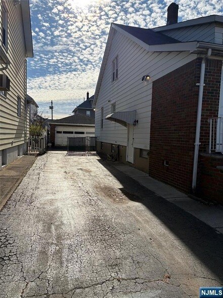 Foto del edificio - 23 Barrington Ave