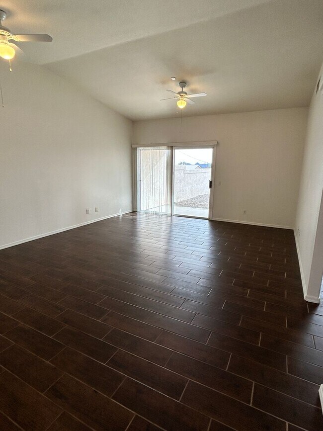 Foto del edificio - 3460 Tomahawk Dr