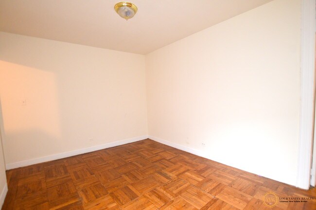 Foto del edificio - 305 E 21st St