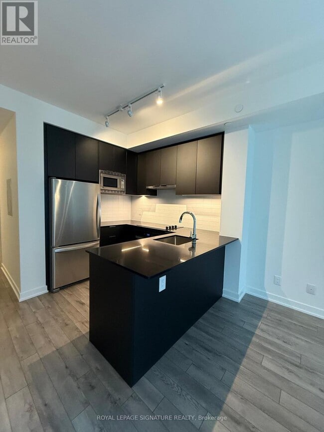 Building Photo - 3071 Trafalgar Rd