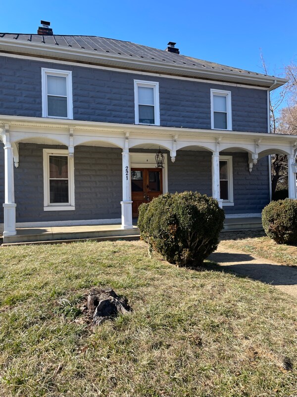 221 N Poplar Ave Unit A, Waynesboro, VA 22980 Room for Rent in