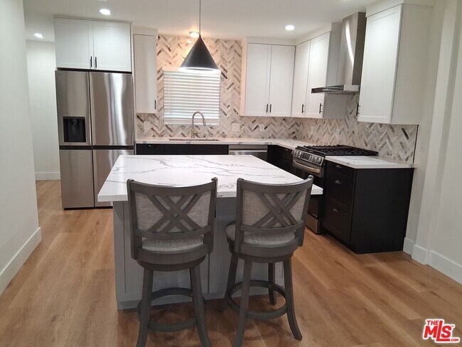 Foto del edificio - 3418 W 27th St