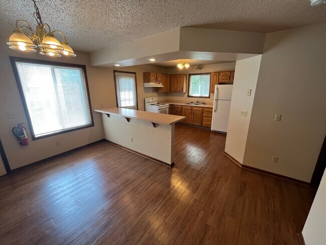 Building Photo - 1042 Zephyr Hill Ave