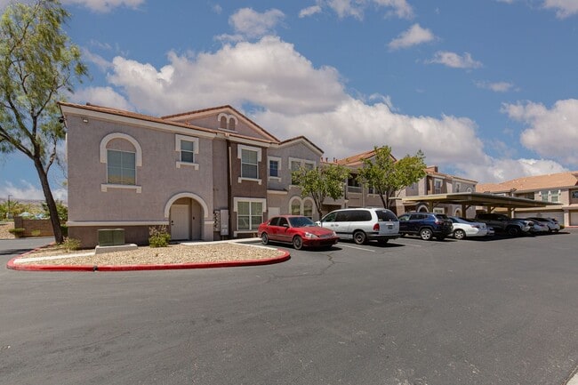 Foto del edificio - Ground floor one bedroom in luxury gated S...