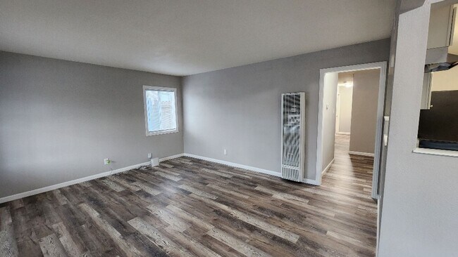 Foto del edificio - Beautiful 4 Bedroom 2 Bath Home Centrally ...
