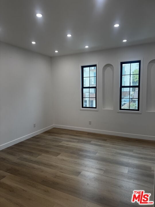 Building Photo - 1047 Irolo St