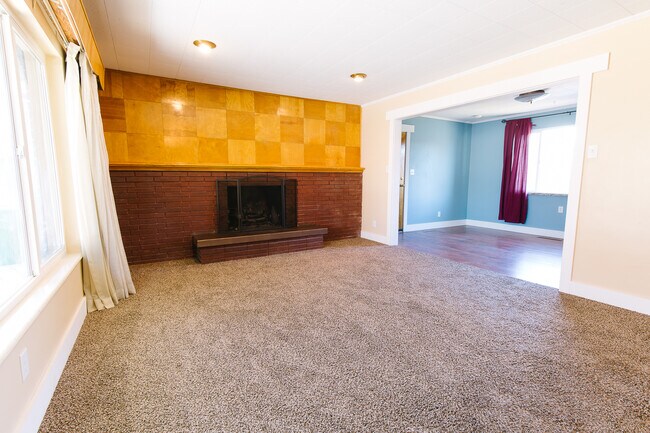 Building Photo - 4550 S Creekview Dr