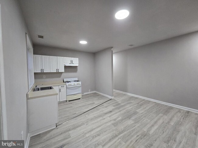 Building Photo - 5431 Baltimore Ave