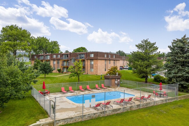 Building Photo - Candlewood Apartments
