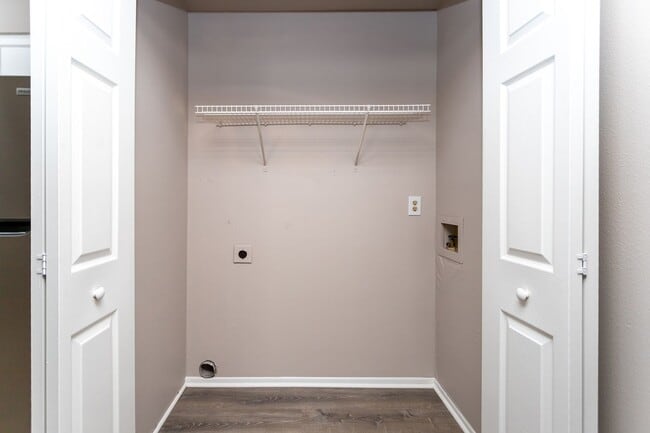 Building Photo - Inviting 2-Bed, 2-Bath in a Quiet 6-Plex