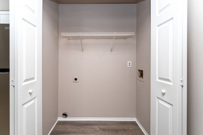 Foto del edificio - Inviting 2-Bed, 2-Bath in a Quiet 6-Plex