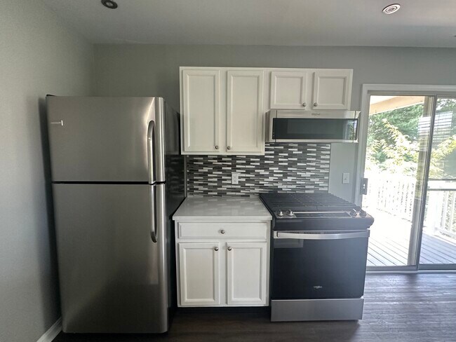 Building Photo - 219 Rosebay Ct