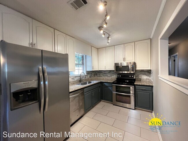 Building Photo - 3 br, 2 bath House - 158 Salvadore Drive