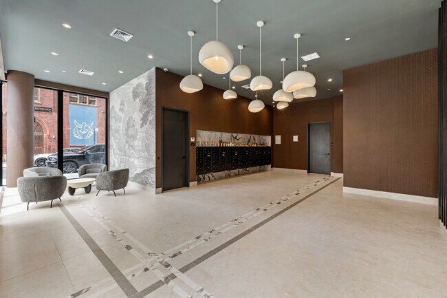 Vestíbulo - Sala de correo y paquetes - 2605 Snyder Avenue