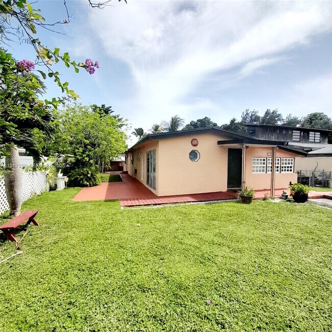 Foto del edificio - 1830 NE 175th St