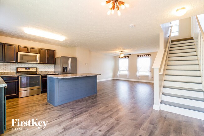 Building Photo - 6156 Woodville Dr