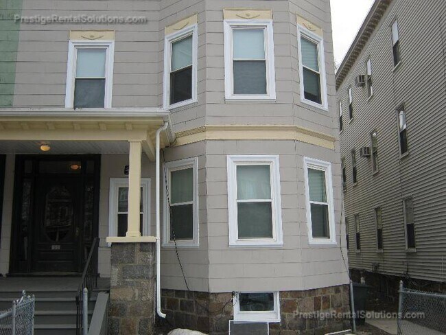 Foto del edificio - 759 Columbia Rd
