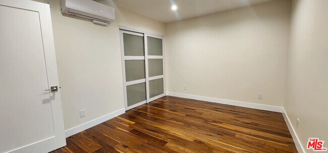 Foto del edificio - 3015 1/2 Future Pl