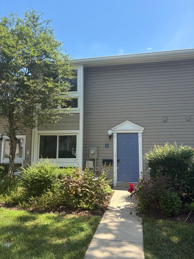 Building Photo - 290 Hilltop Ln