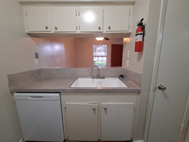 Foto del edificio - 4225 Mangum Rd