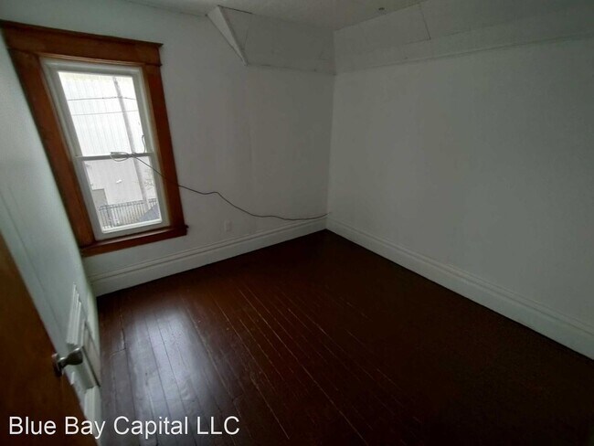 Building Photo - 4 br, 1.5 bath House - 913 Neumaier Ct