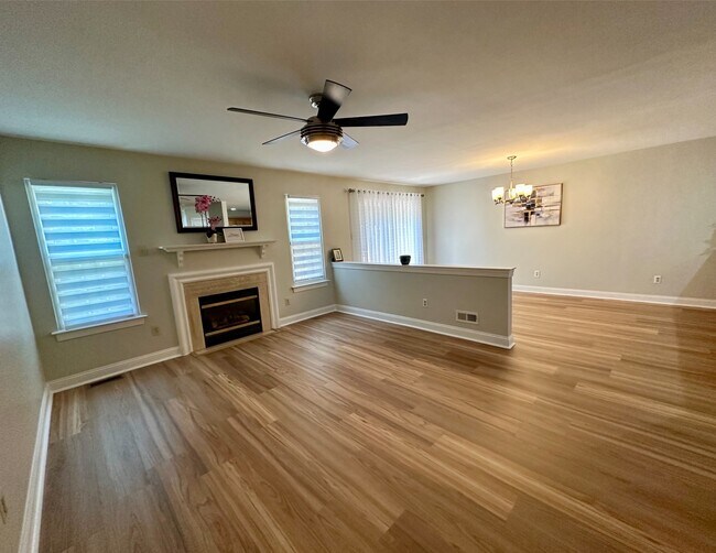Building Photo - 306 Jamestown Ct