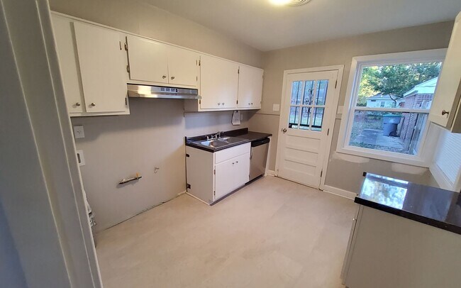 Foto del edificio - 1336 Oak Ridge Dr