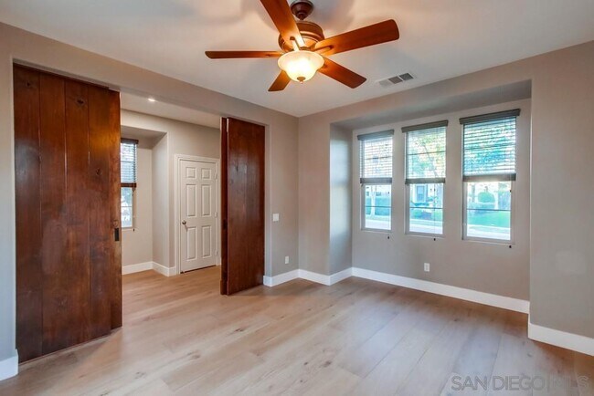 Foto del edificio - 8297 Katherine Claire Ln