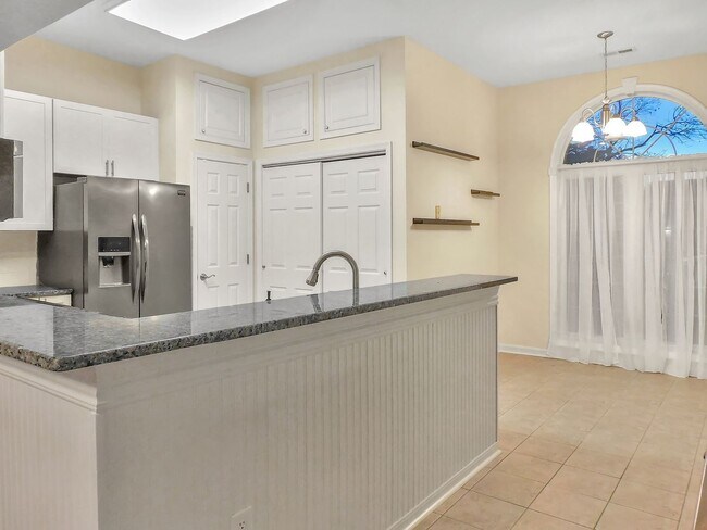 Foto del edificio - 48145 Mayflower Dr