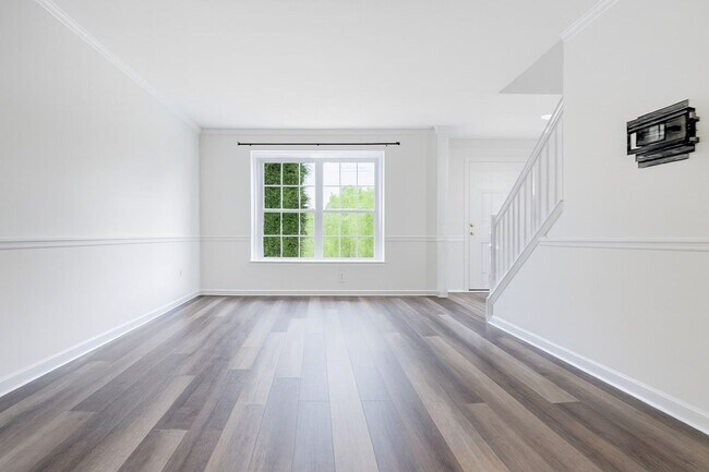 Foto del edificio - Updated End Unit Townhome In Phoenixville