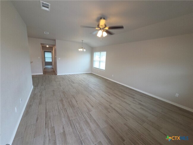 Foto del edificio - 332 Arnold Dr