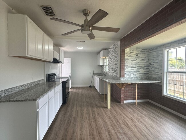Building Photo - Ready for move in
