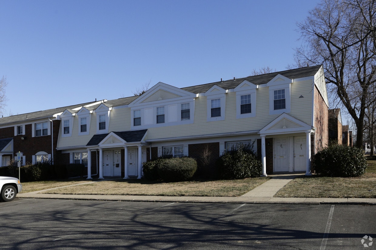 Building Photo - Chateau Apartments
